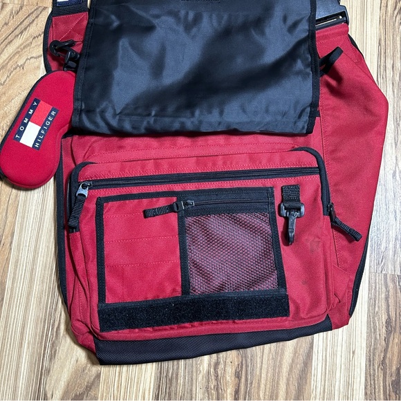 Vintage Tommy Hilfiger Crossbody Messenger Bag Red With Glasses And Case - Picture 4 of 7